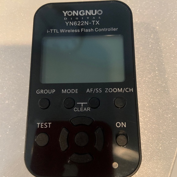 YONGUNO SPEEDLIGHT AND WIRELESS FLASH CONTROLLER- FOR NIKON CAMERAS - Picture 10 of 16